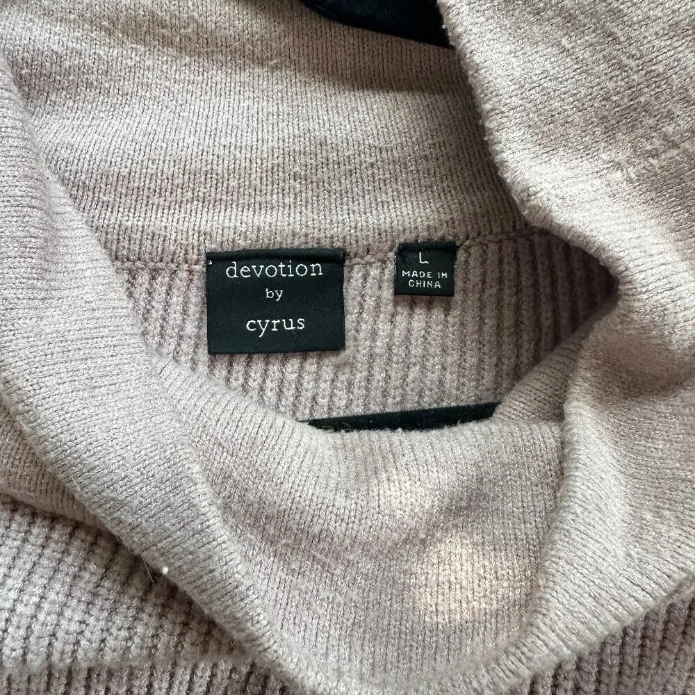 Devotion by Cyrus Boutique Blush Pink Soft Ribbed Cowl Neck Sweater Size Large - Picture 2 of 7